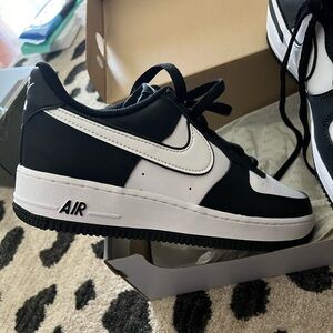 Nike Air Force 1 ‘07 black and white